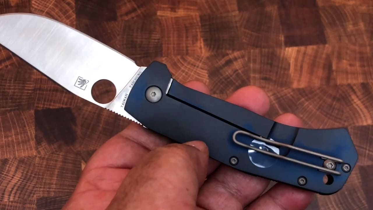 Handle of Spyderco Slysz