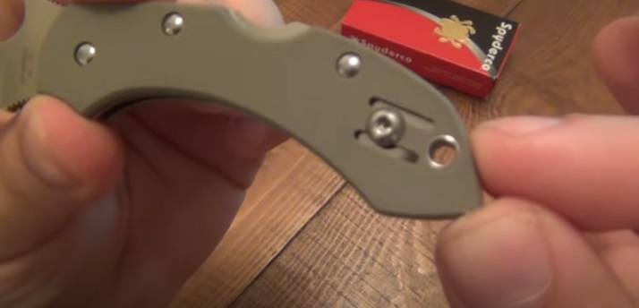 Spyderco Dragonfly lanyard hole