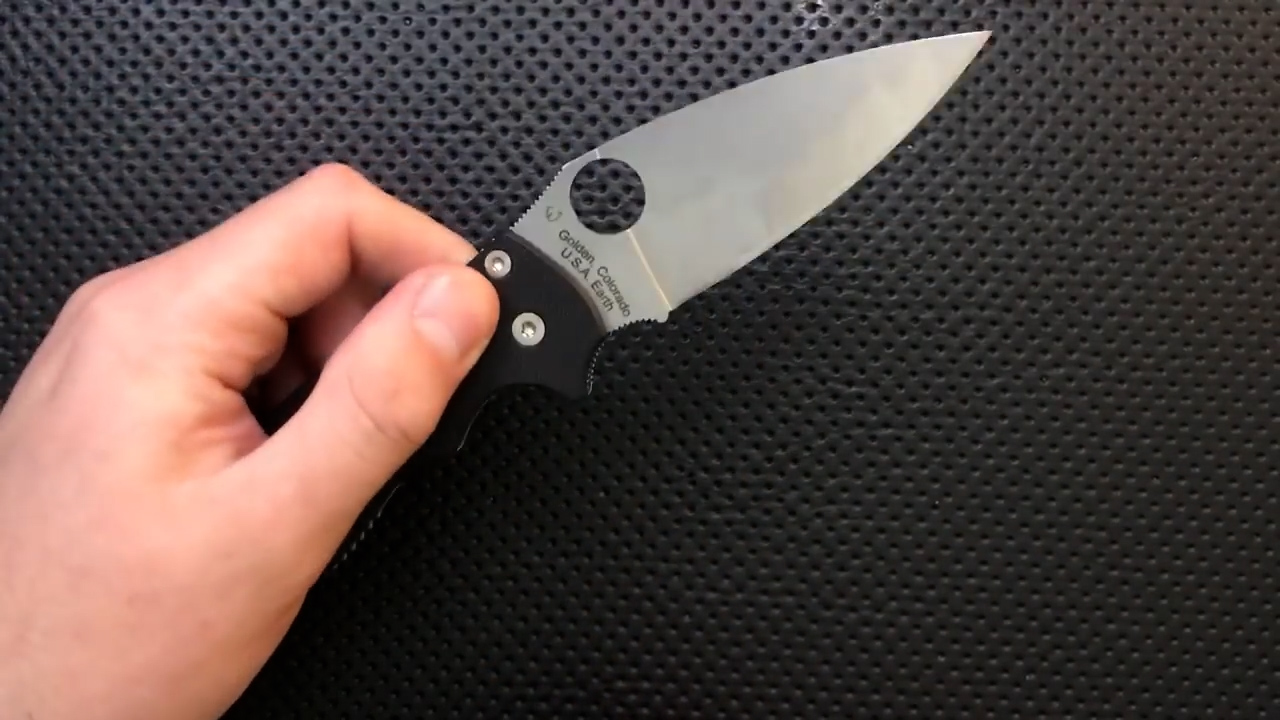 Spyderco Manix 2XL handle egronomics 1