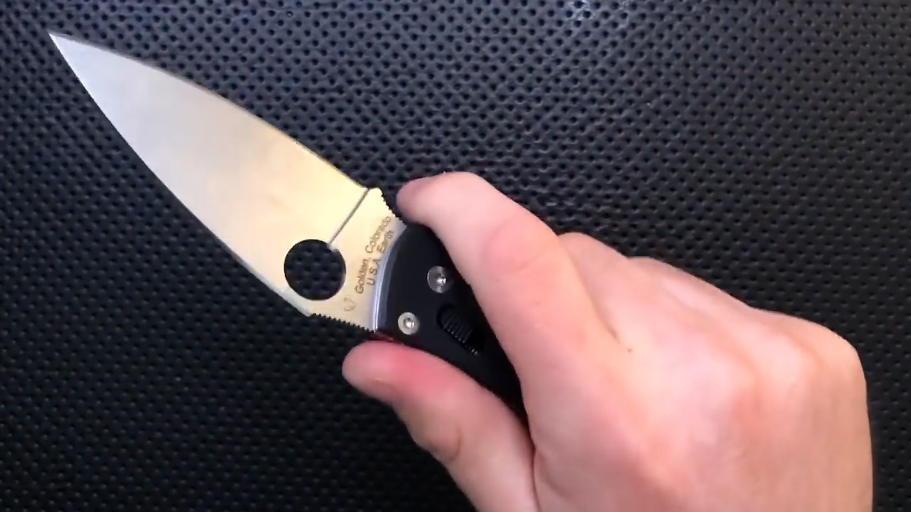 Spyderco Manix 2XL handle ergonomics 2