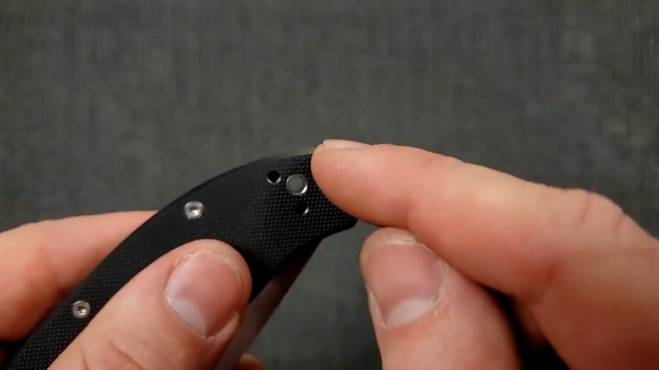 Spyderco Tenacious small lanyard hole