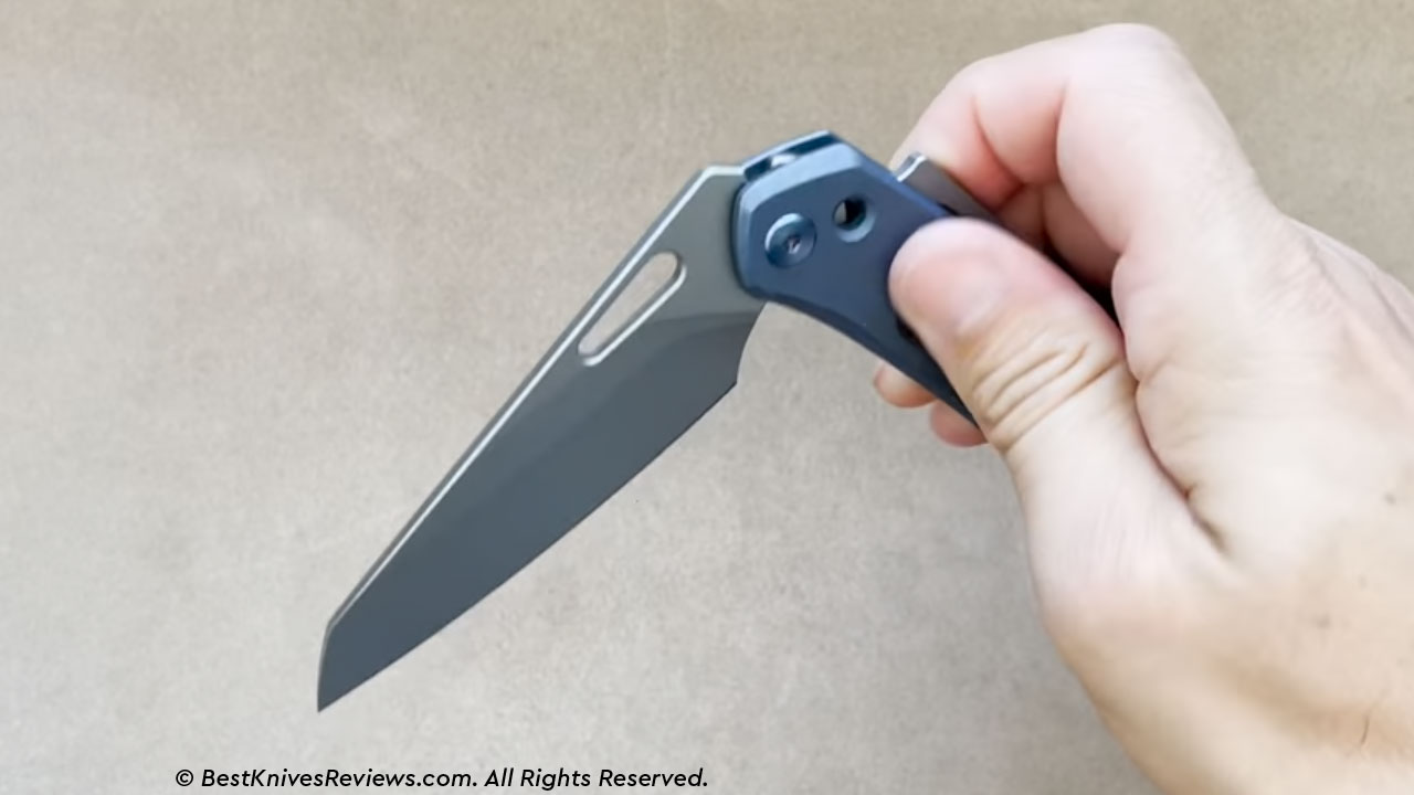 The Deployment Lockup of WE Knife Vision R 1