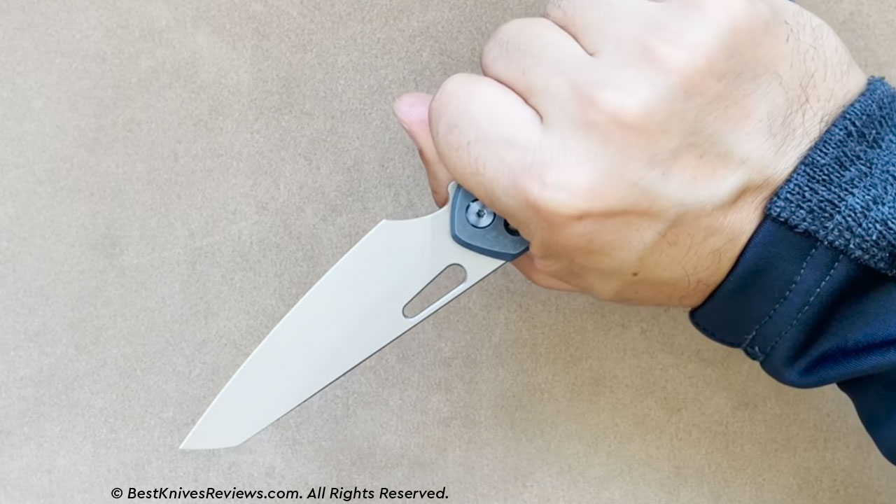 The handle grip of WE Knife Vision R 1