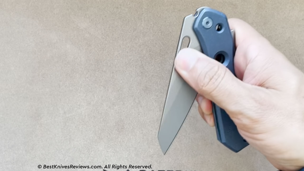 The thumb hole deployment WE Knife Vision R